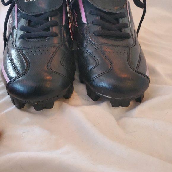 EASTON SOFTBALL CLEETS - Picture 2 of 7